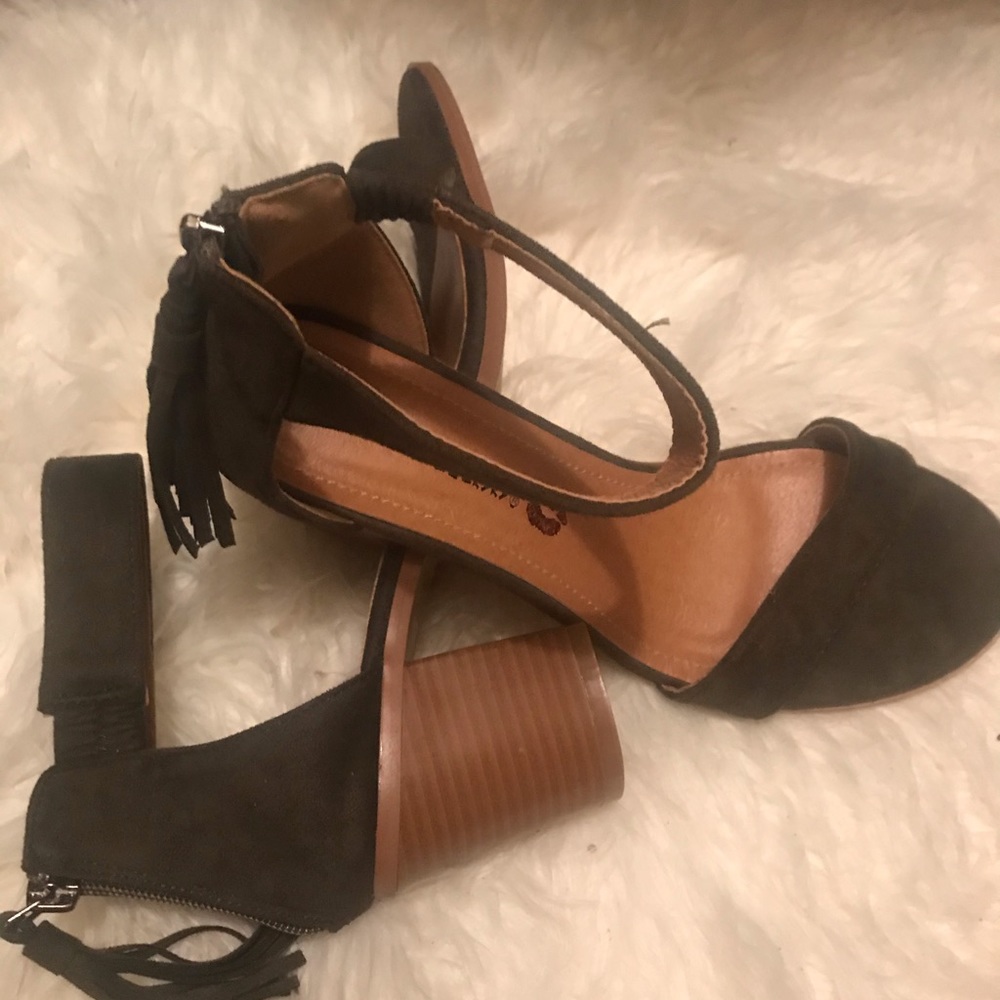 Forever21 Olive Green sandals with tassel closure